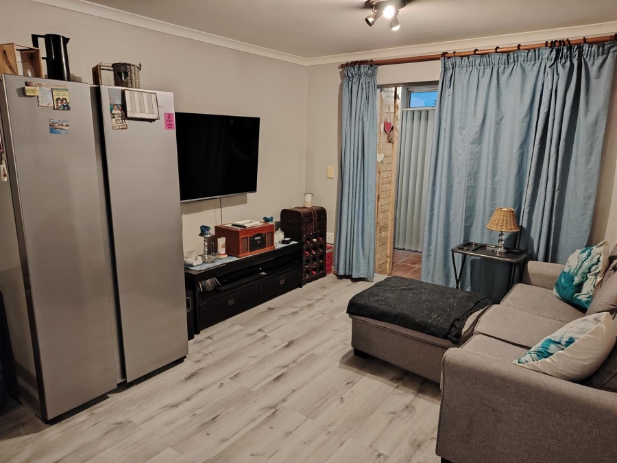 To Let 2 Bedroom Property for Rent in Goodwood Estate Western Cape